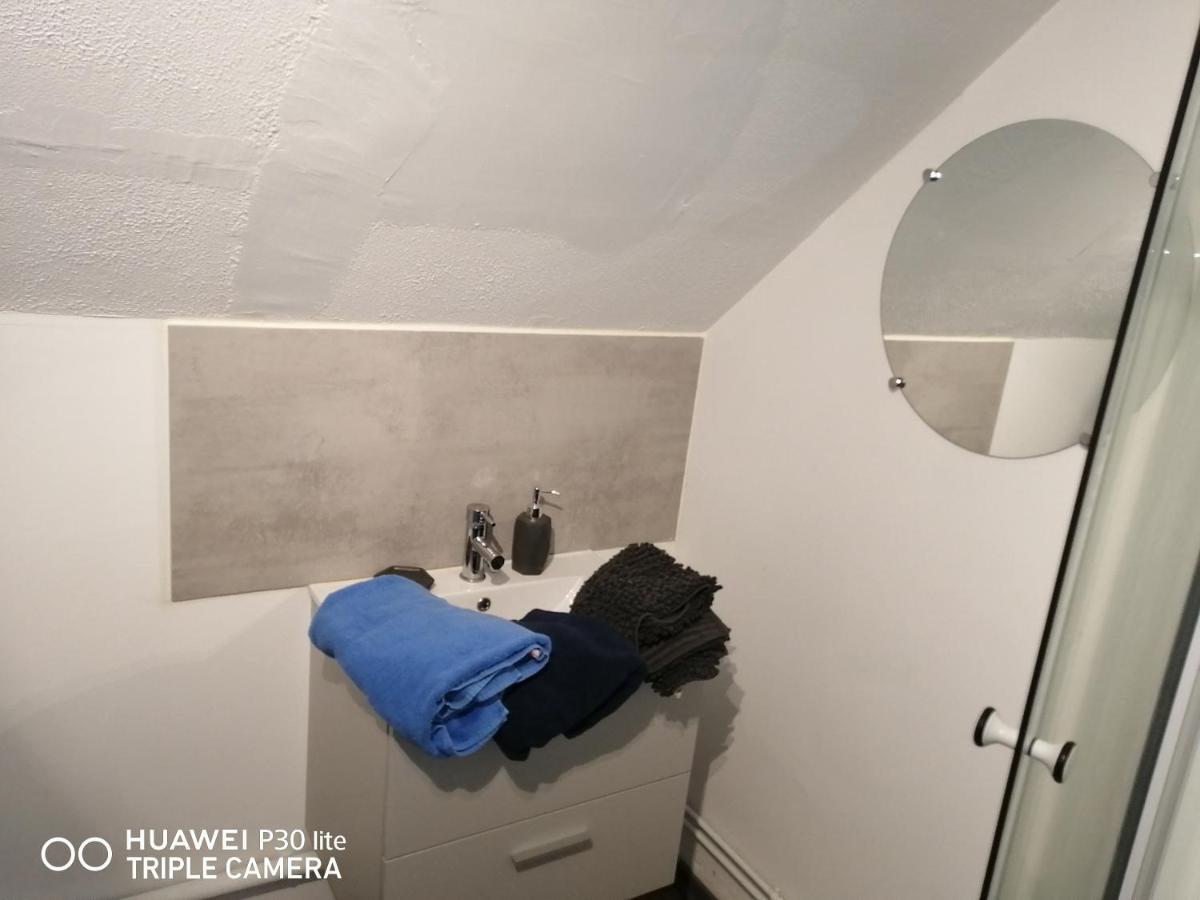 Studio haut tout équipé wifi arrivée autonome Le Creusot Exterior foto